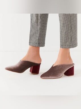 Urban Outfitters Pale Pink Velvet Mules with Burgundy Block Heel